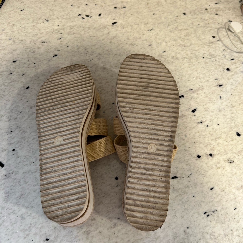 Target Sandals - Picture 4 of 6